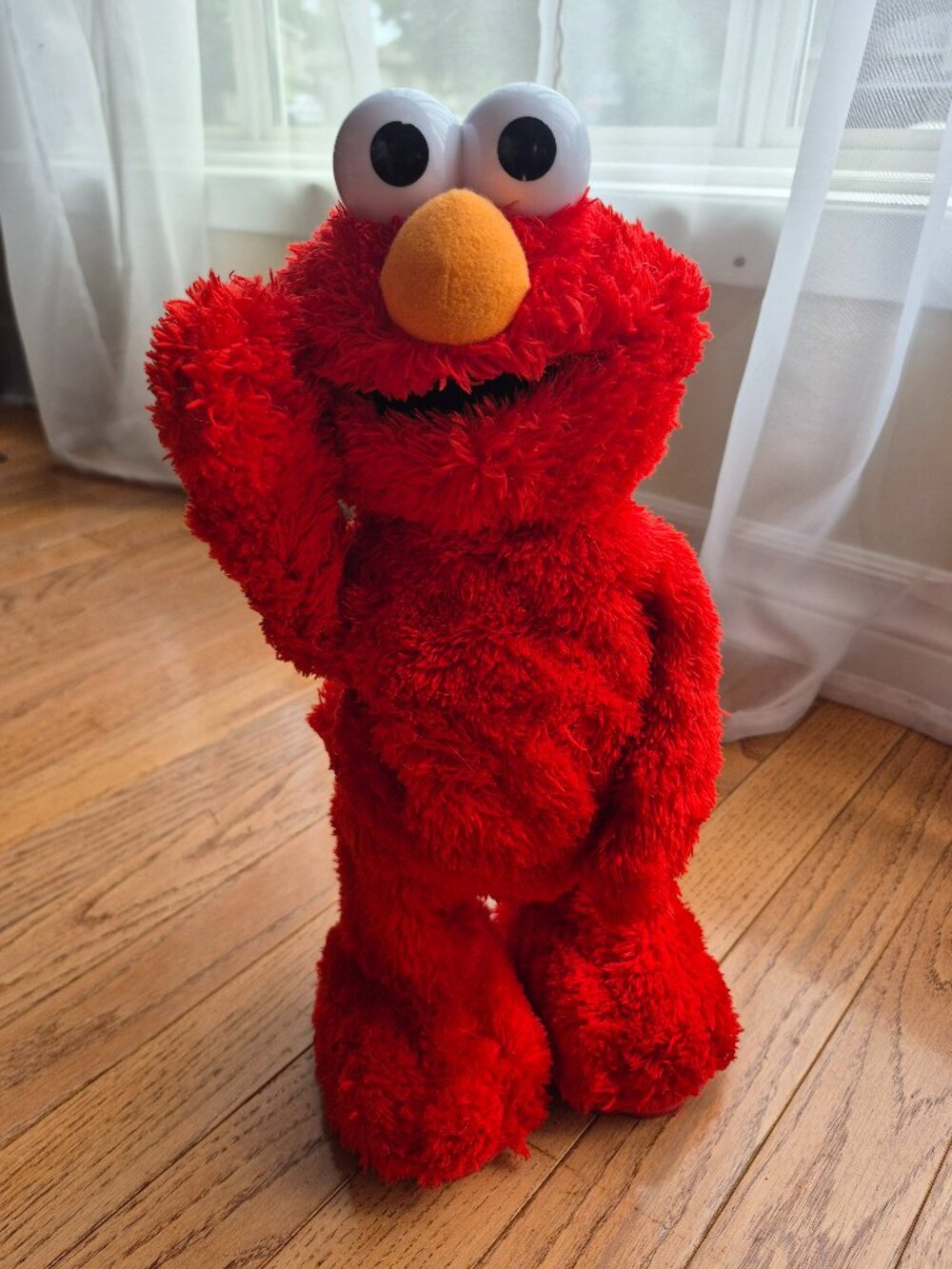 Tickle Me Elmo 2005 TMX Electronic Doll Laughs Talks Rolls Around Gets Up -Works